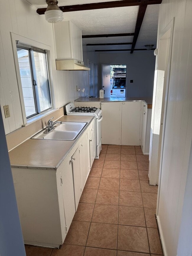 Building Photo - Cozy 1 bedroom cabin house