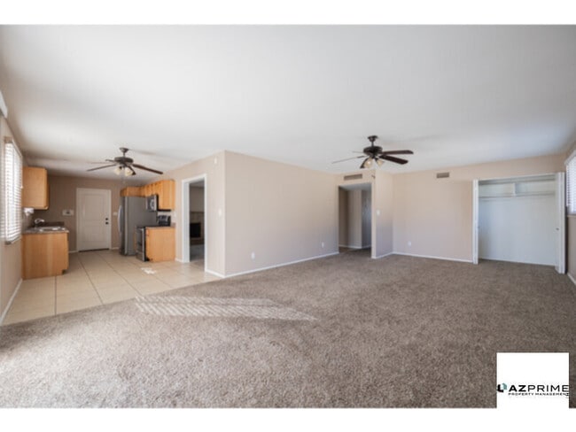 Building Photo - Live in Comfort and Style in this Beautiful 3/2 Tempe home!