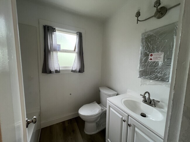 Building Photo - 540 Tangent St