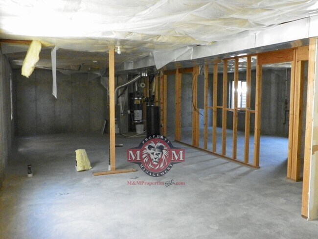 Building Photo - 3 Bed 2 Bath Home in a Quiet Herriman Neighborhood.