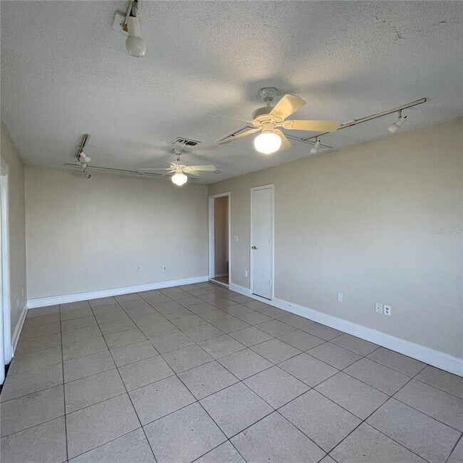 Building Photo - 504 Lake Dexter Blvd