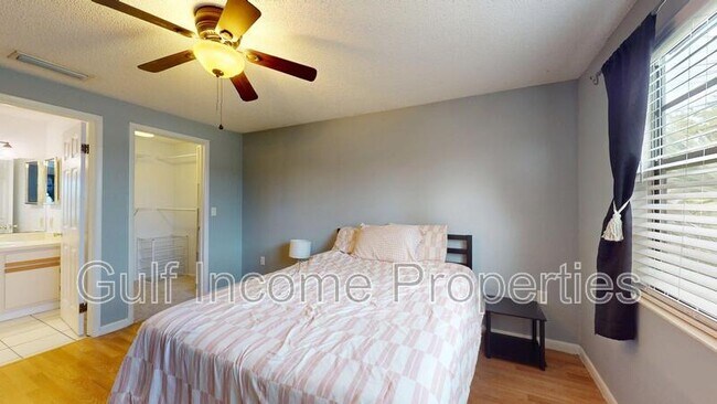 Building Photo - 5026 Water Oak Dr