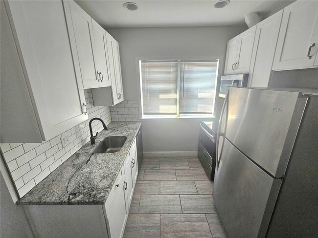 Building Photo - 4634 Ray Ave