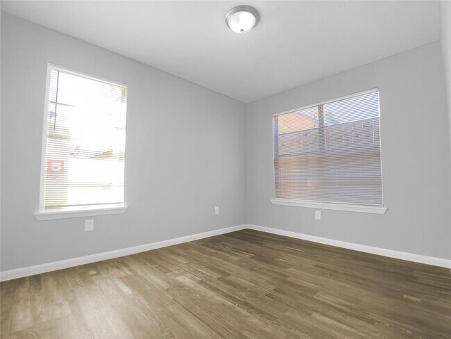 Building Photo - 3635 N MacGregor Way