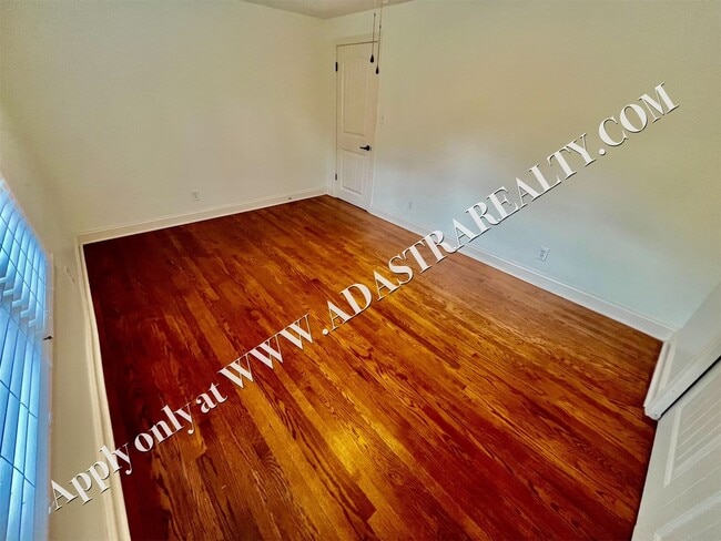 Building Photo - Beautiful 4 Bed 3.5 Bath Home in Fairway-Available NOW!!