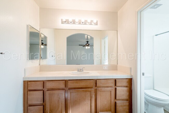 Building Photo - 3 Bedroom/2 Bath Home with an office in th...
