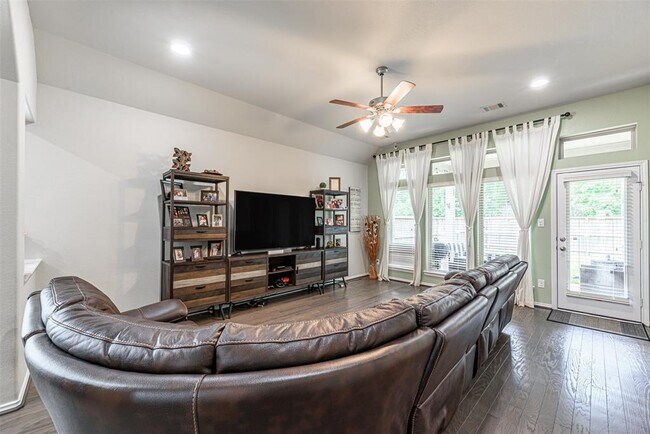 Building Photo - 143 Sunrise Haven Dr