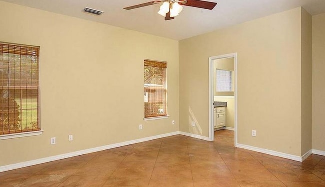 Building Photo - 15660 Silverhill Ave