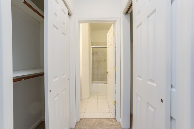 Building Photo - Spacious 3 Bed / 2 Bath Flat with garage parking in Outer Richmond. YouTube tour!