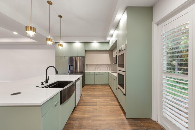 Building Photo - 700 SW Great Exuma Cove