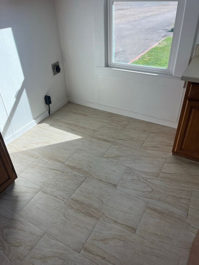 Building Photo - 3636 Beecher Rd