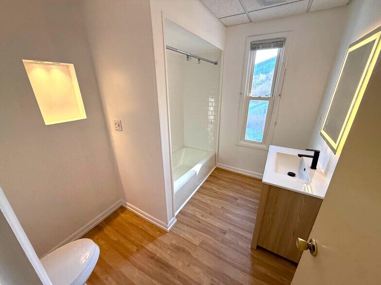 Building Photo - 152 Furnace St