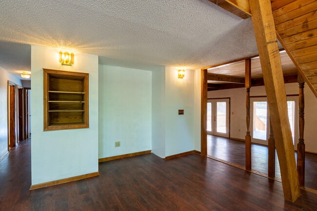 Building Photo - 2865 Old Thomson Rd