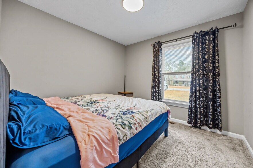 Building Photo - 38 Hallmark Dr