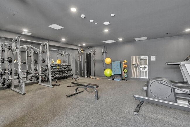 Building Photo - 566 Columbus Ave