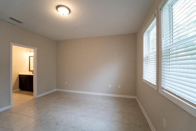 Building Photo - 298 Modesto Dr