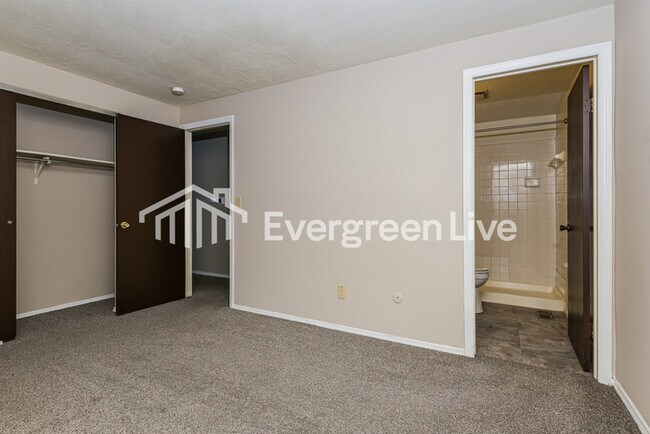 Building Photo - 8620 Baton Rouge Dr