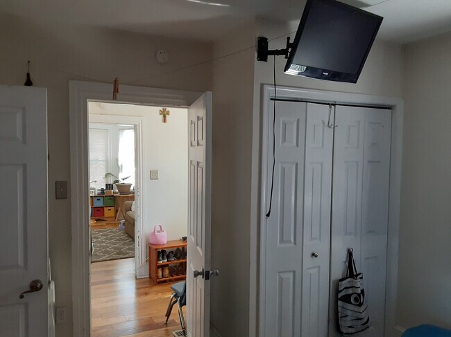 bedroom 1 - 210 W Montgomery Ave