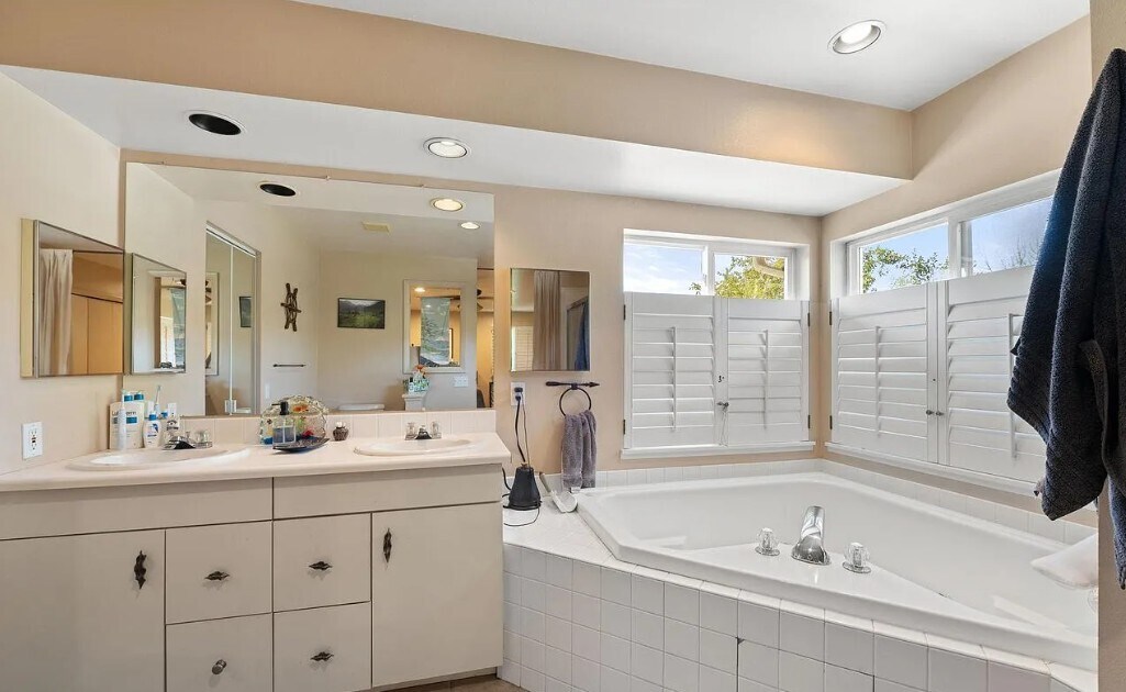 Building Photo - 2623 Sherwood Cir