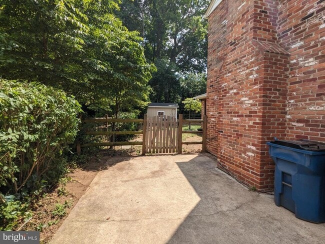Building Photo - 8263 Toll House Rd