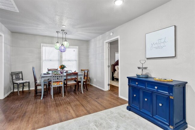 Building Photo - 520 E 17th Ave