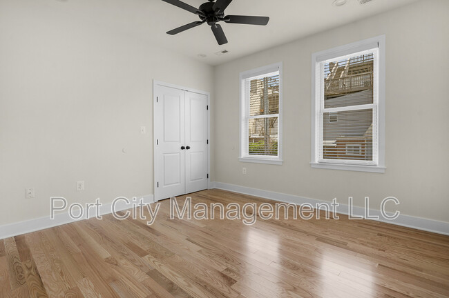 Building Photo - 903 S Decker Ave
