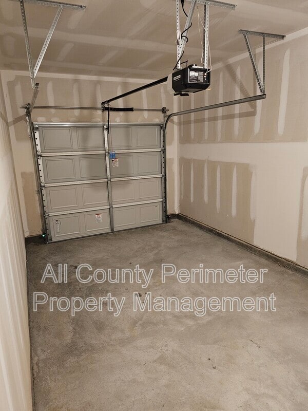 Building Photo - 256 Dupont Dr