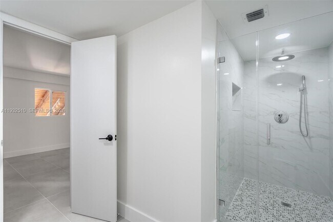 Building Photo - 8708 SW 79th Pl