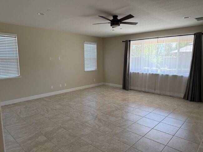 Building Photo - Newer Modern 4 Bedroom 3.5 Bath w/ Bedroom...