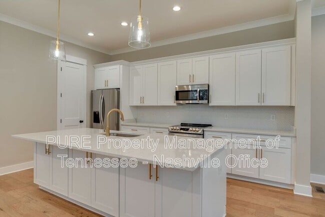 Building Photo - 606 Annex Ave