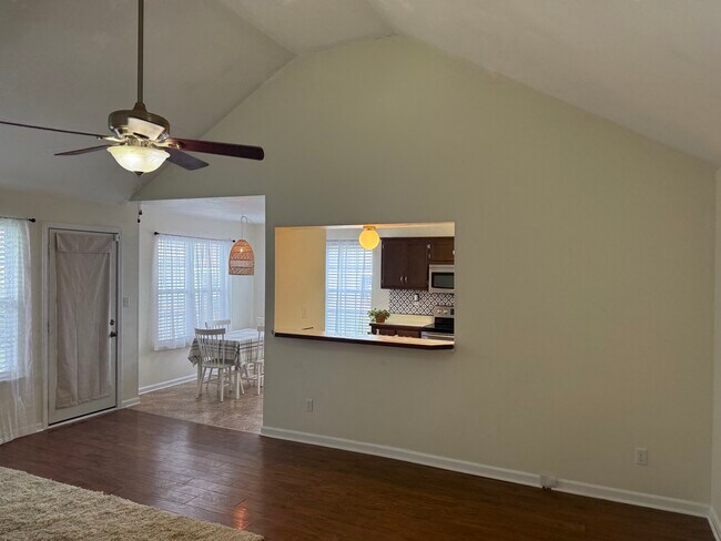 Building Photo - 513 Gainey Dr