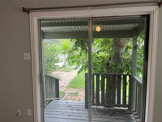 Building Photo - 1002 Fowlkes St