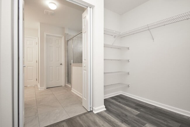 Building Photo - Modern 3BR/2BA Home in Desirable Westchest...