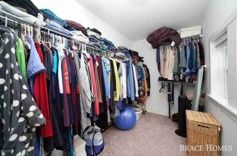 Building Photo - 717 Wild Flower Dr