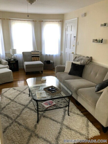 Building Photo - 62 Brock St