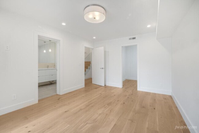 Building Photo - 80 28th St