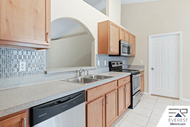 Building Photo - 15 Firtree Ln