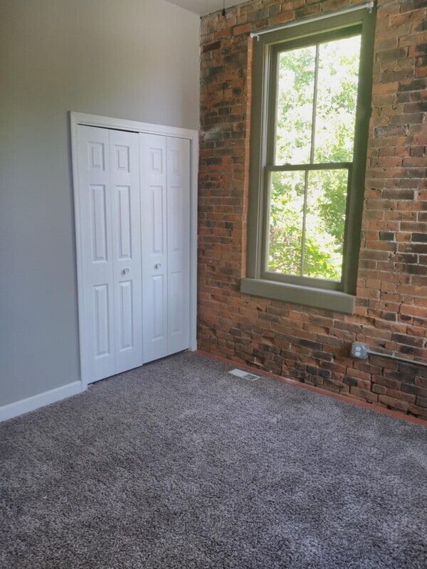 Building Photo - 427 N Brady St