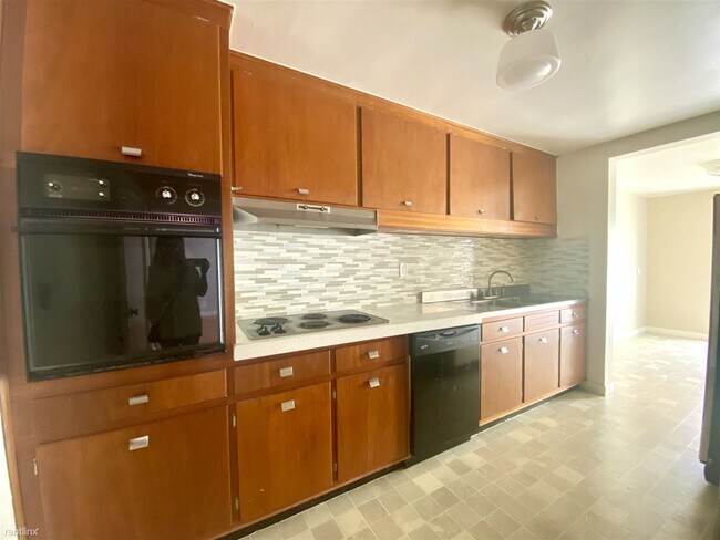Building Photo - 3 br, 1 bath House - 95 Cragmont Ave