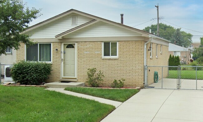 Primary Photo - 32131 Knapp Ave