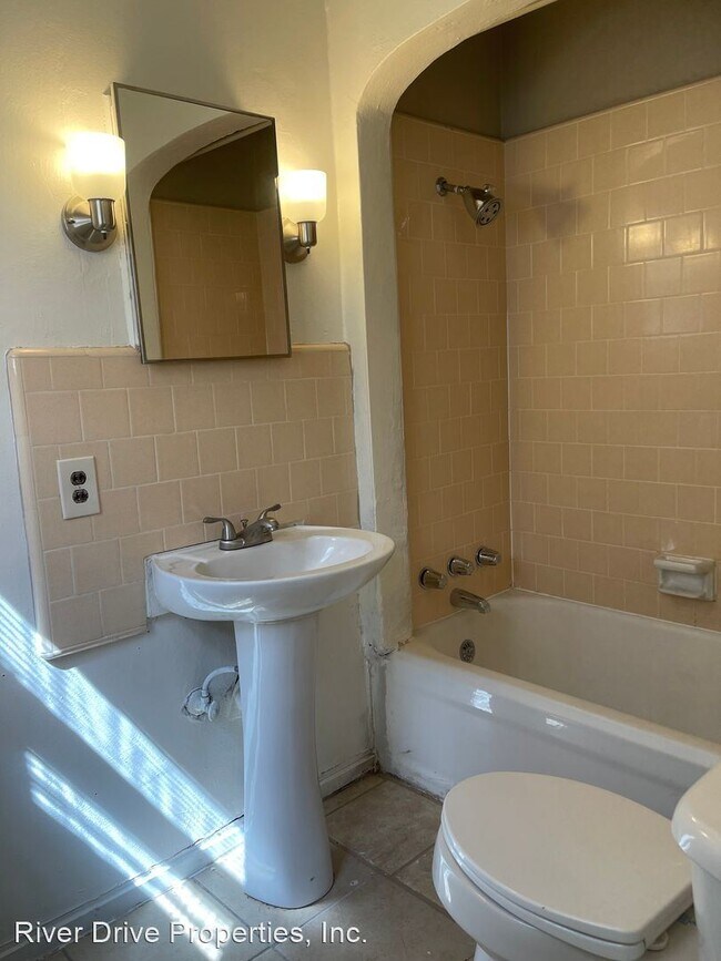 Building Photo - 1 br, 1 bath House - 778 E. Sonora Avenue