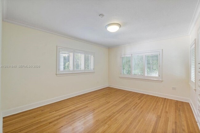 Building Photo - 1037 Alfonso Ave