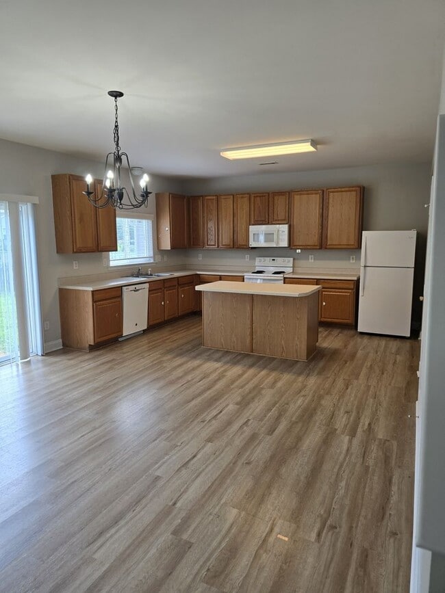 Building Photo - Spacious 4BR/2.5BA Home located in Berewick