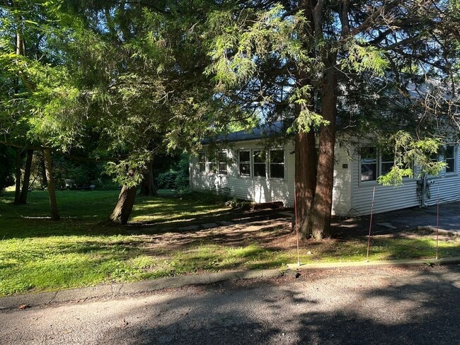 Building Photo - 416 Old Montague Rd