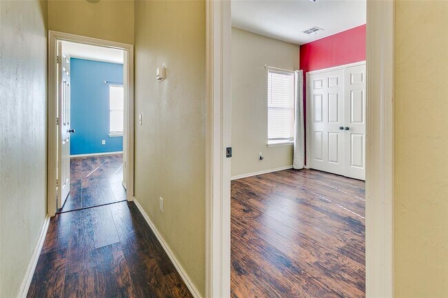 Building Photo - 6005 SE 70th St