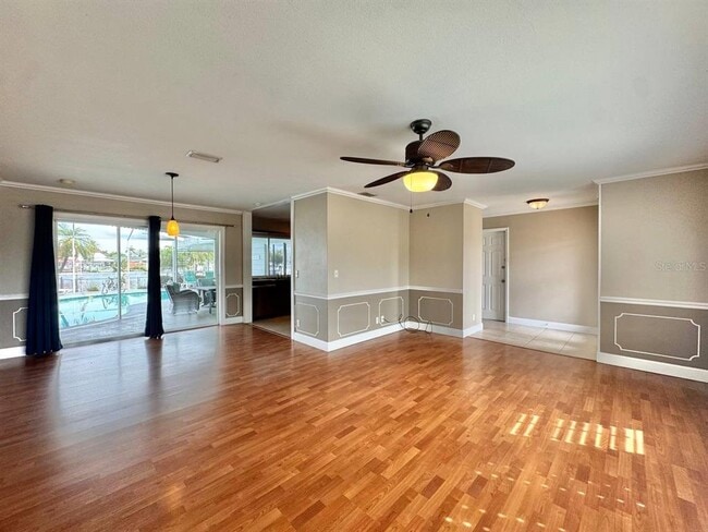 Building Photo - 6316 Lake Sunrise Dr