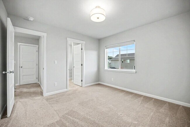 Building Photo - Modern Yelm Home Built in 2023, Walk-In Closets, Deep Storage & Neighborhood Park!