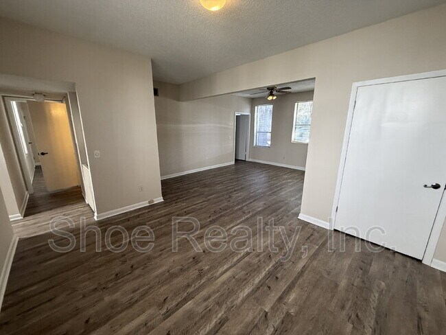 Building Photo - 2545 Oak St