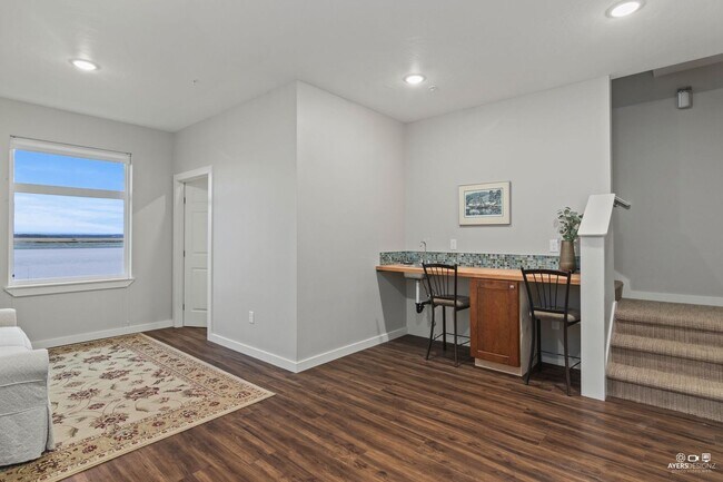 Building Photo - FURNISHED EXECUTIVE RENTAL