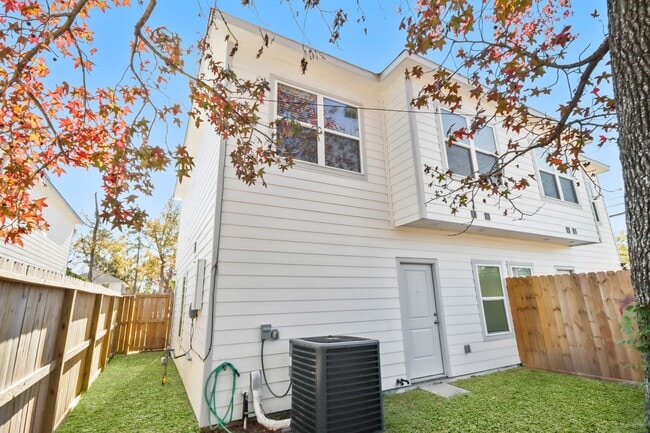 Building Photo - 8302 Tidwell Rd